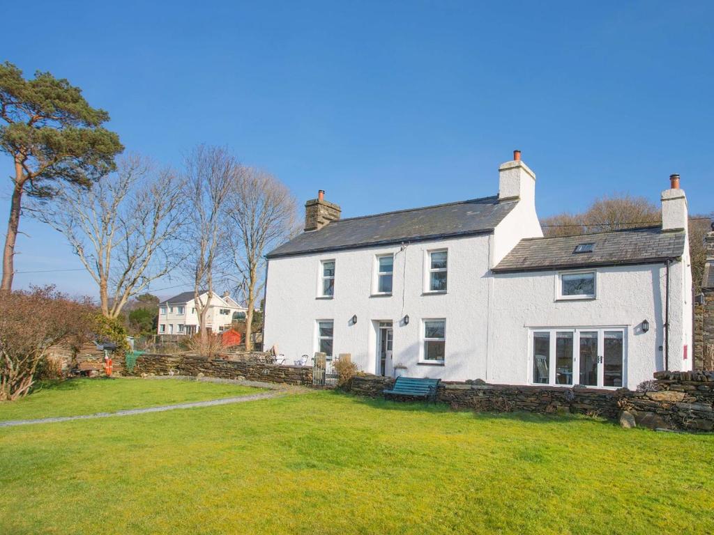 a large white house with a large yard at Big House in Llandecwyn