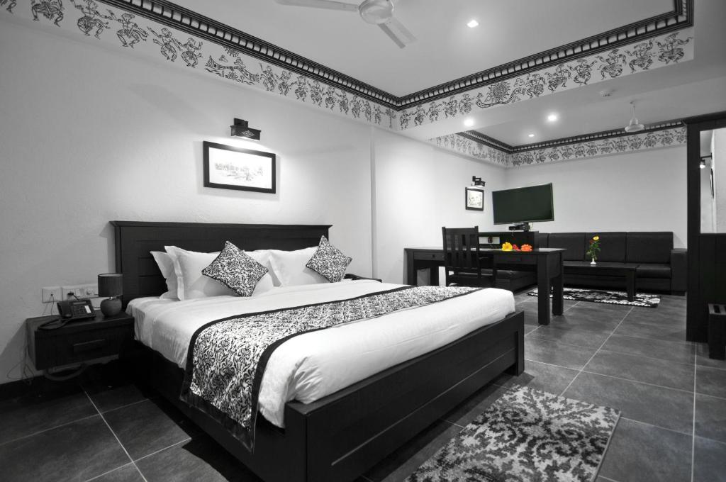 Postel nebo postele na pokoji v ubytování Liwa - The Transit Hotel, Bengaluru
