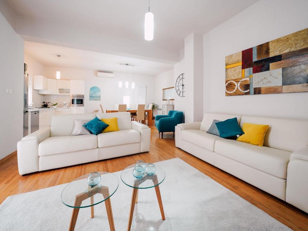 Posedenie v ubytovaní Spacious apartment with swimming pool
