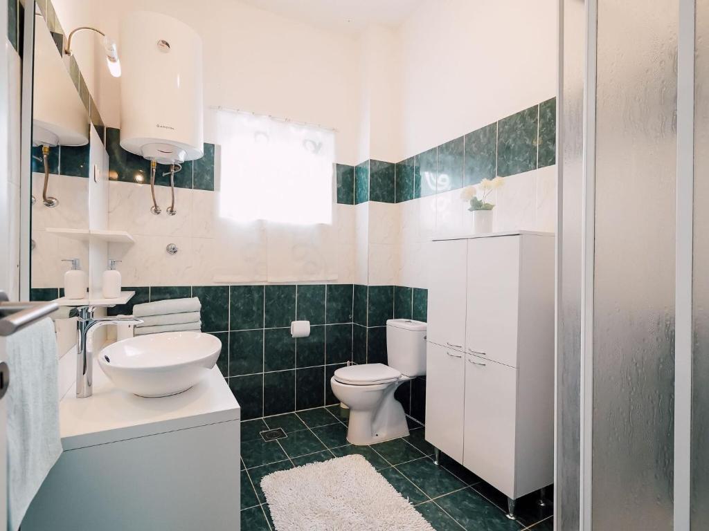 Kúpeľňa v ubytovaní Spacious apartment with swimming pool