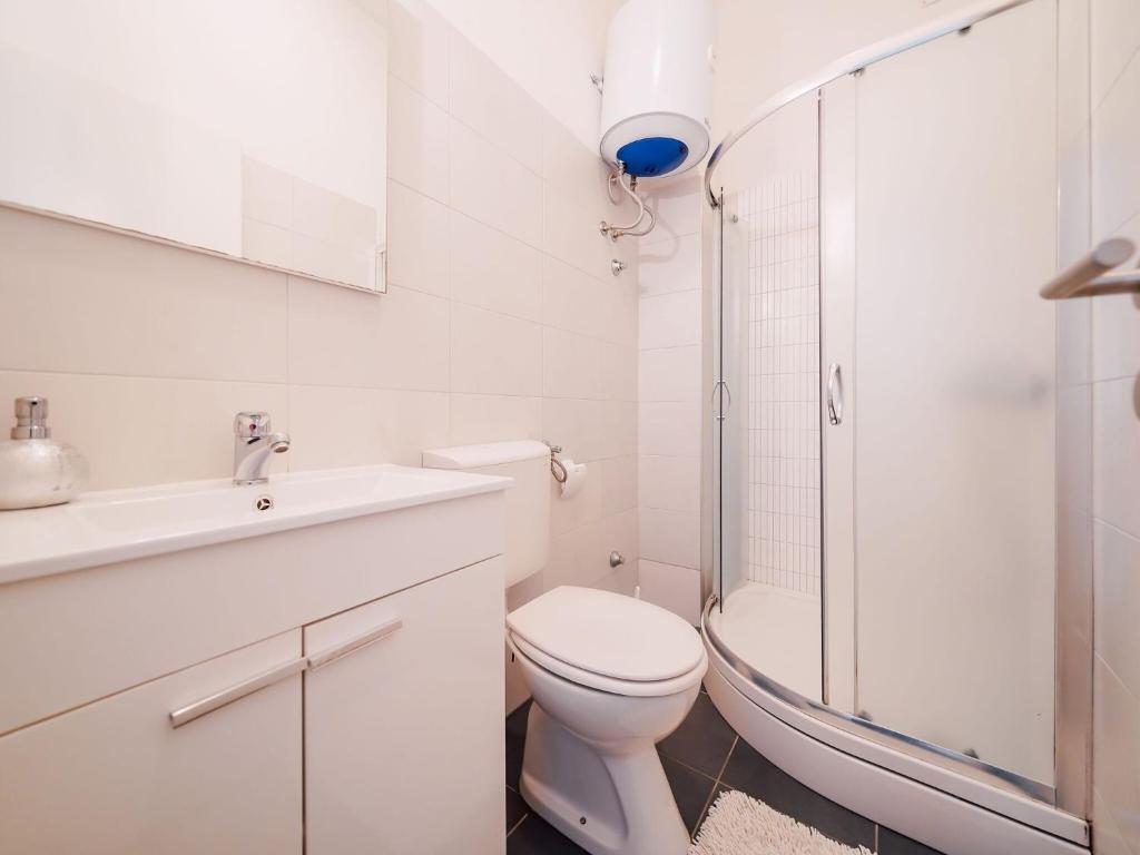 Kúpeľňa v ubytovaní Spacious apartment with swimming pool