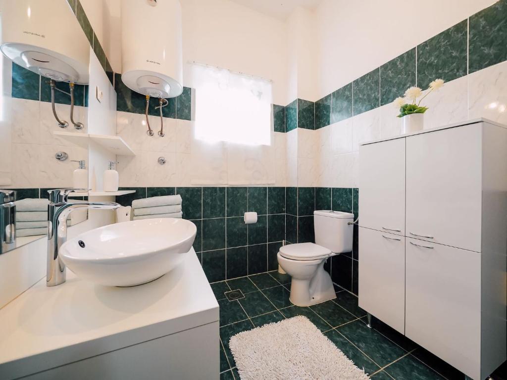 Kúpeľňa v ubytovaní Spacious apartment with swimming pool