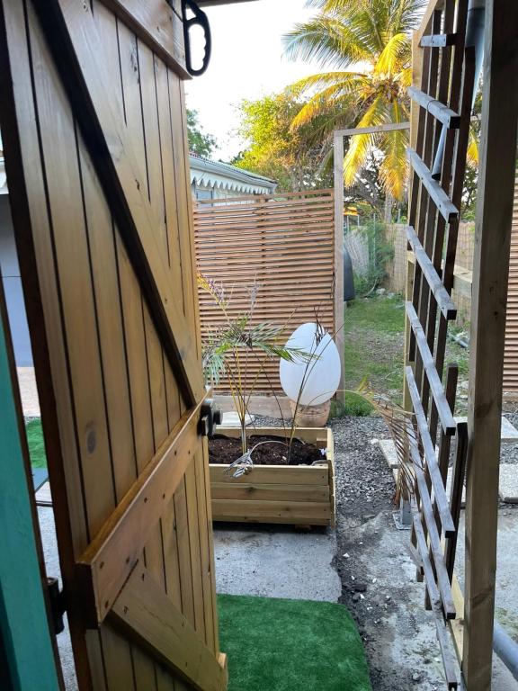 Zahrada ubytování 2 Bungalows au bord de la plage de montal a moule loués individuellement ou ensemble