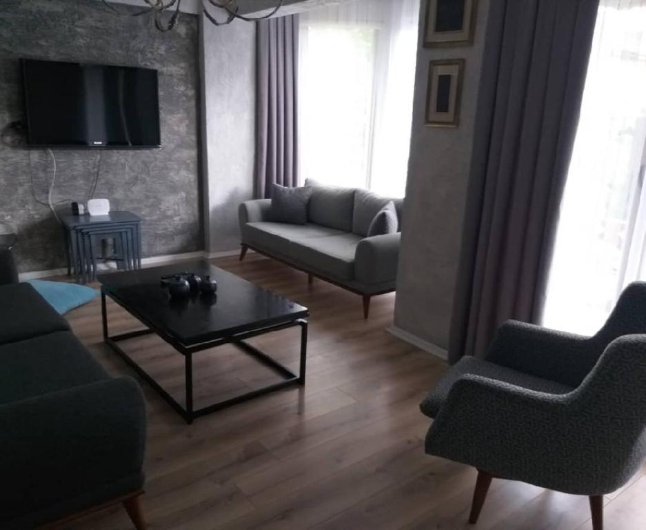 Gorgeous Villa with Private Pool in the Heart of Nature in Izmit, Kocaeli - Housity