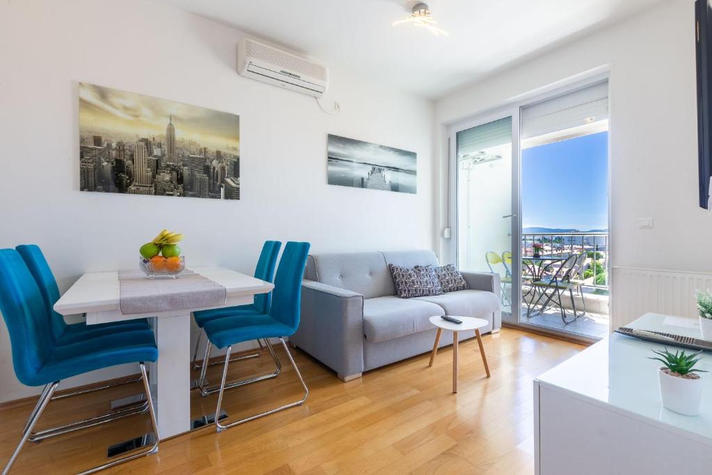 Jadran apartment with balcony and parking garage