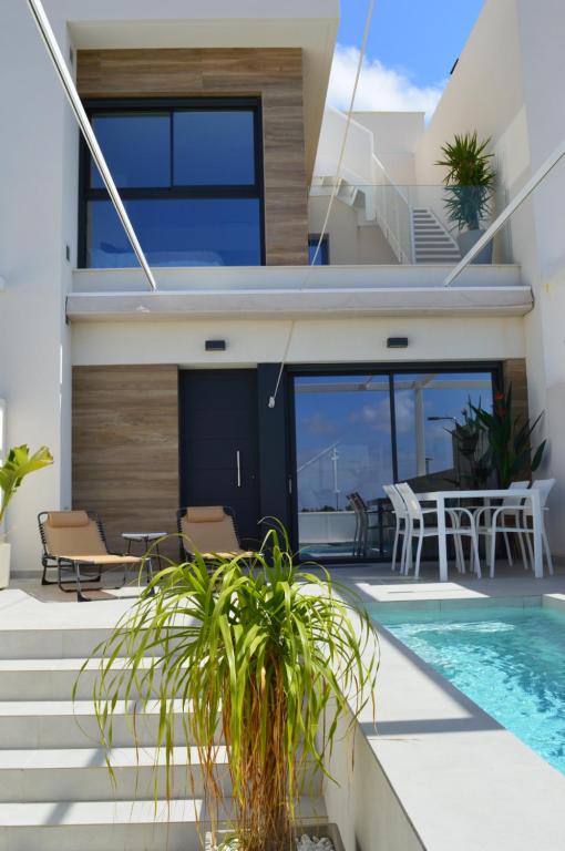 Booking.com: Luxury villa Rojales with private pool & jacuzzi ...
