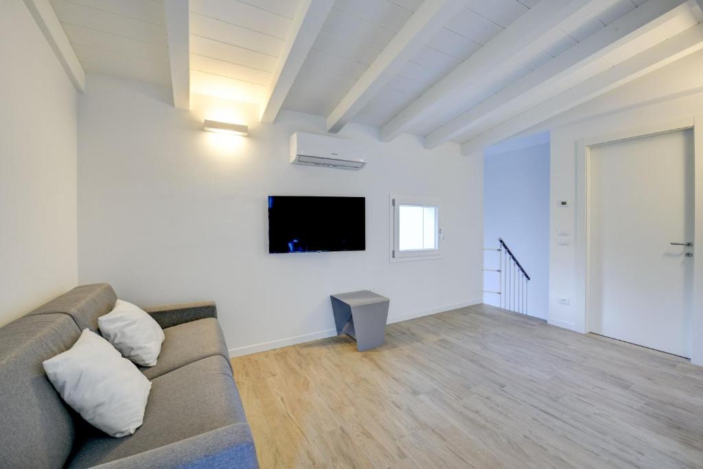 A television and/or entertainment centre at Maison Bellini number 3