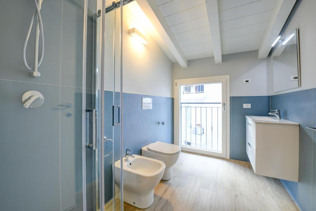 A bathroom at Maison Bellini number 3