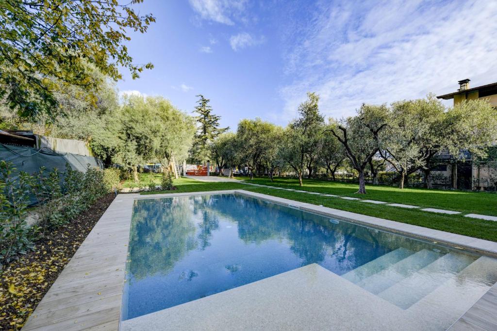 The swimming pool at or close to Maison Bellini number 3