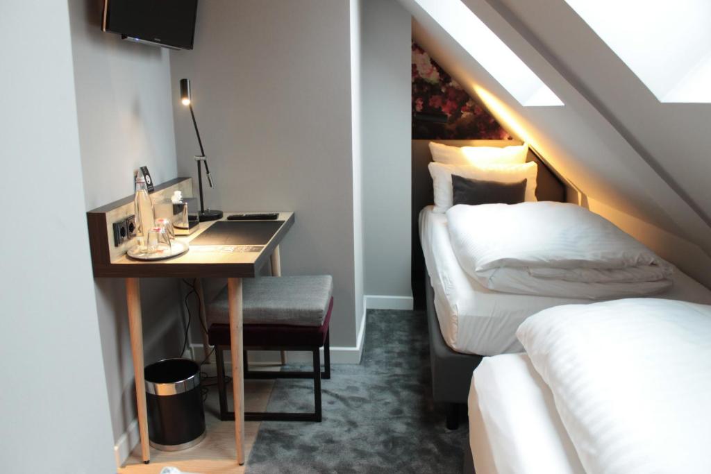 Vienna House Easy by Wyndham Hamburg City - Resim 39