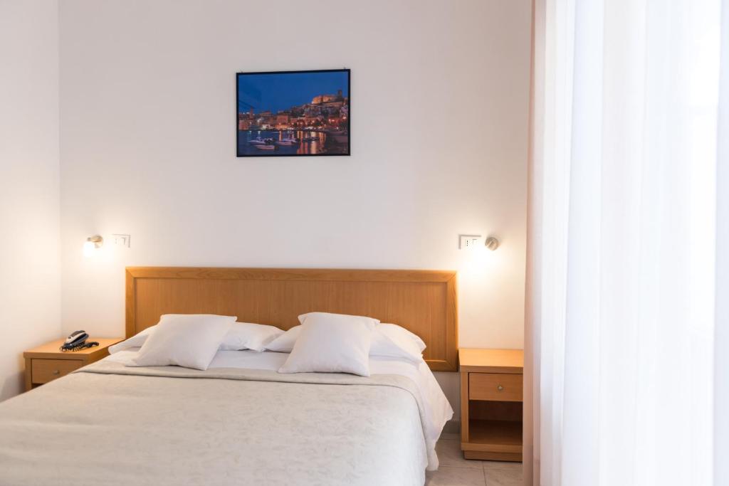 Postel nebo postele na pokoji v ubytování Hotel Viola