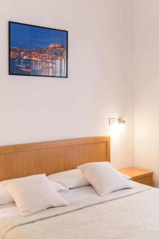 Postel nebo postele na pokoji v ubytování Hotel Viola
