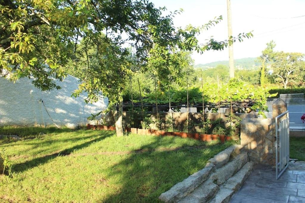 Vonkajšia záhrada v ubytovaní Bonita vivenda con jardín en playa Aguieira