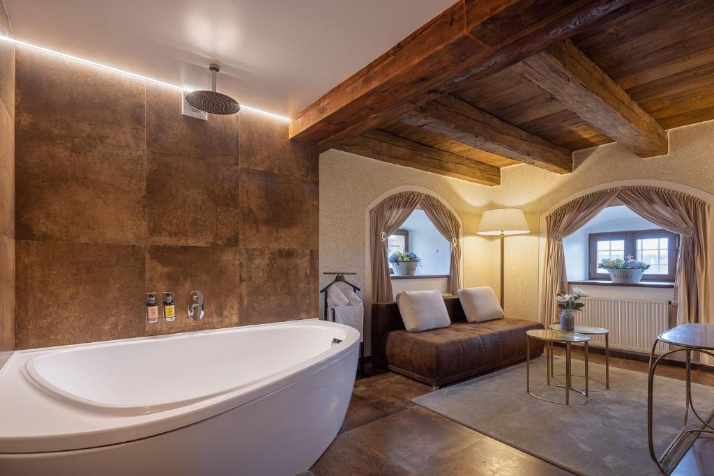 Koupelna v ubytování Pytloun Chateau Hotel Ctěnice