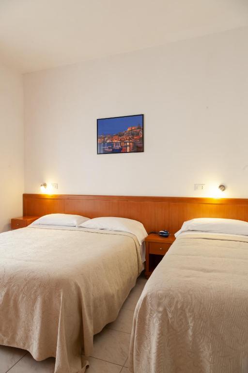 Postel nebo postele na pokoji v ubytování Hotel Viola