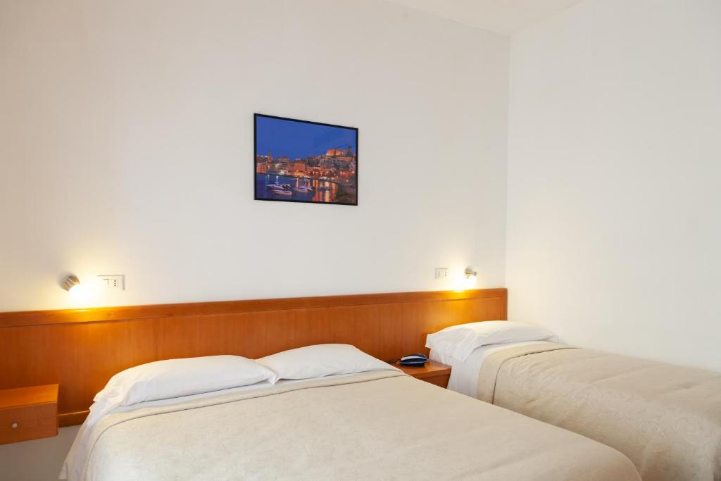 Postel nebo postele na pokoji v ubytování Hotel Viola