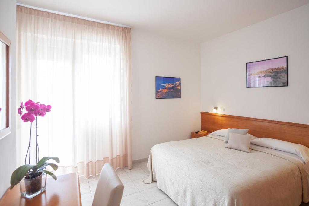 Postel nebo postele na pokoji v ubytování Hotel Viola