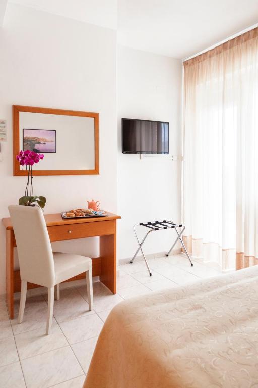 TV a/nebo společenská místnost v ubytování Hotel Viola