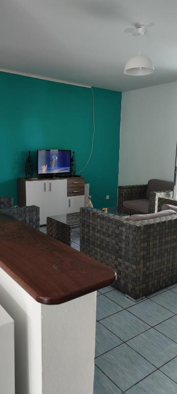 TV a/nebo společenská místnost v ubytování Le petit cactus