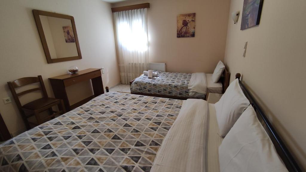 Posteľ alebo postele v izbe v ubytovaní Zisis Garden Studios