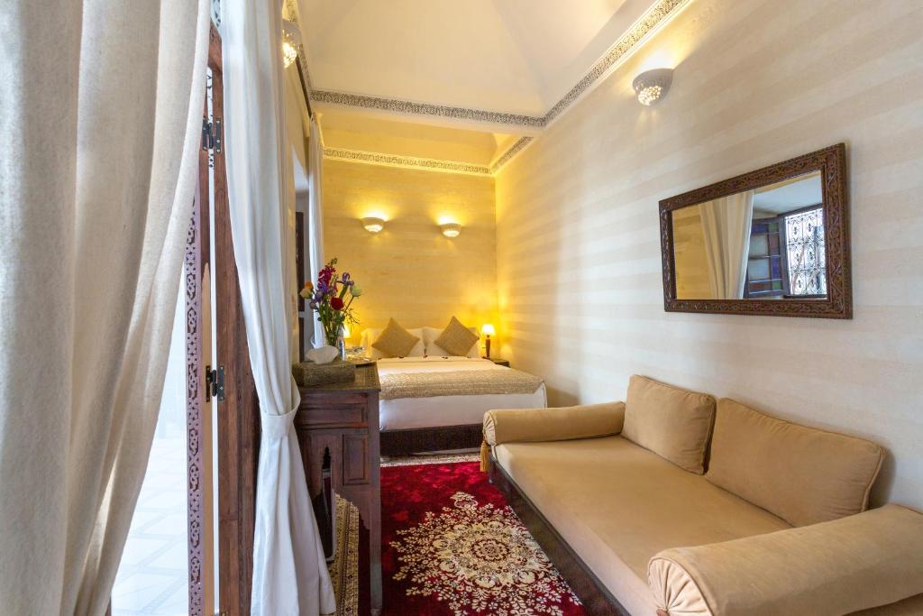 Postel nebo postele na pokoji v ubytování Riad Al Jana
