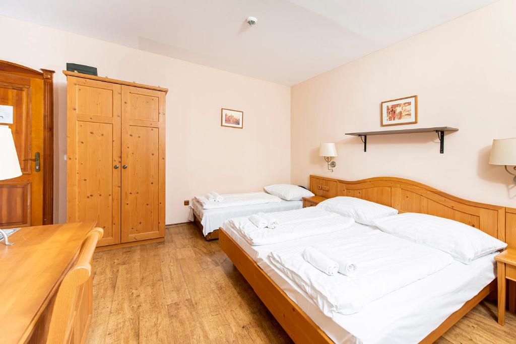 Gastland M1 Hotel & Conference Center - Triple Room