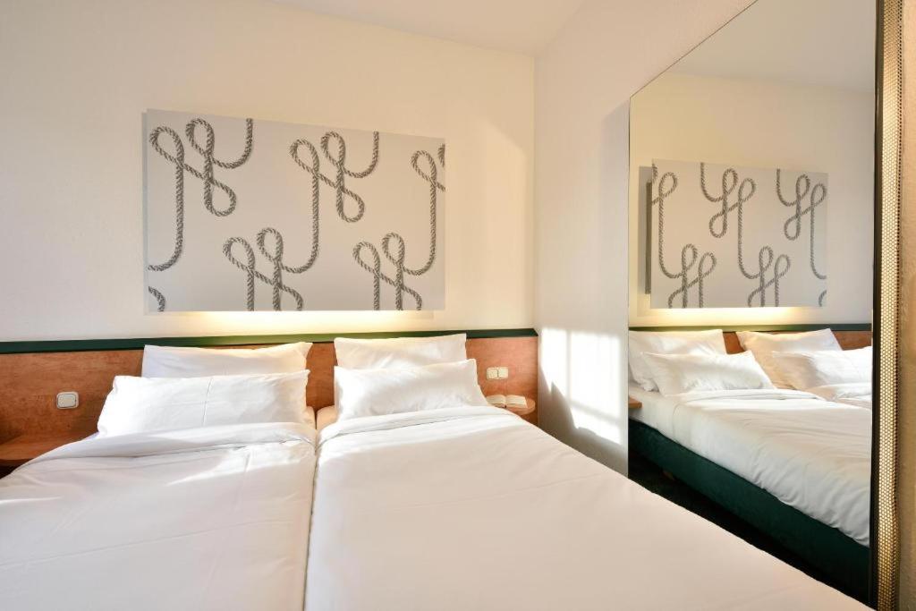 Postel nebo postele na pokoji v ubytování das seidl - Hotel & Tagung - München West
