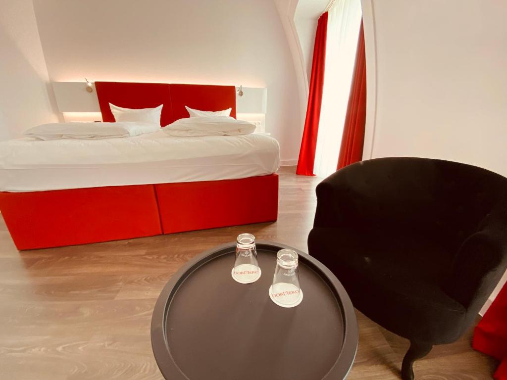 Postel nebo postele na pokoji v ubytování DORMERO Hotel Dresden City