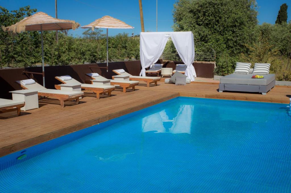 Bazén v ubytování Kapahi Magic Hotel Apartments nebo v jeho okolí