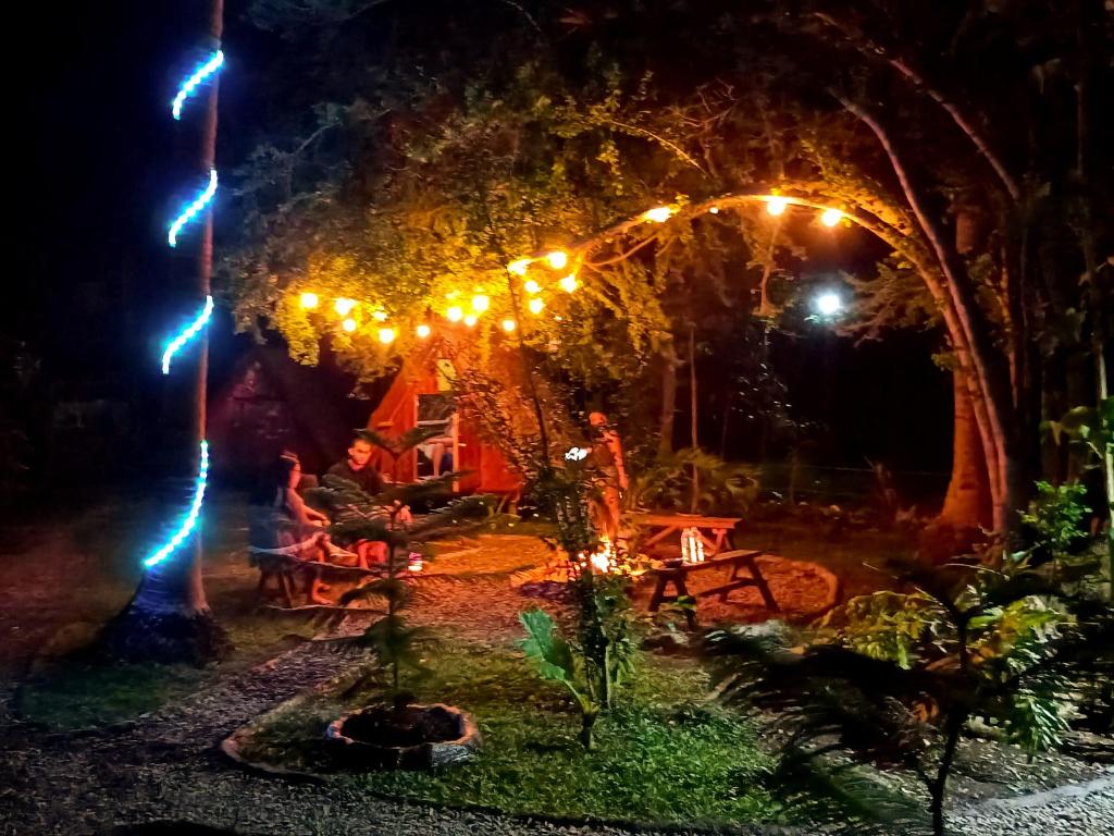 Zahrada ubytování Archery-Asia Nipa Huts Moalboal