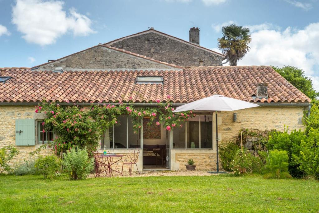 BORDERIES- Le Logis de l'Epiniere- Gite de charme - Housity