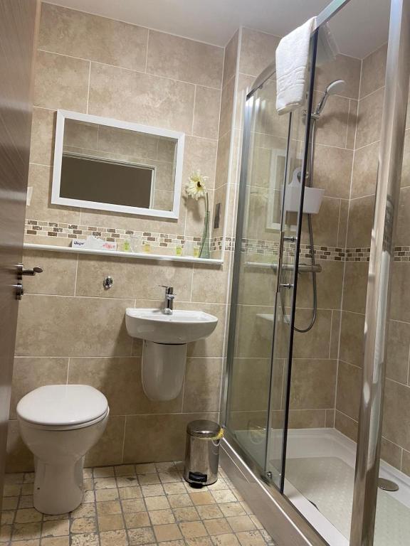 Scone Arms Hotel - Deluxe Double Room With Shower