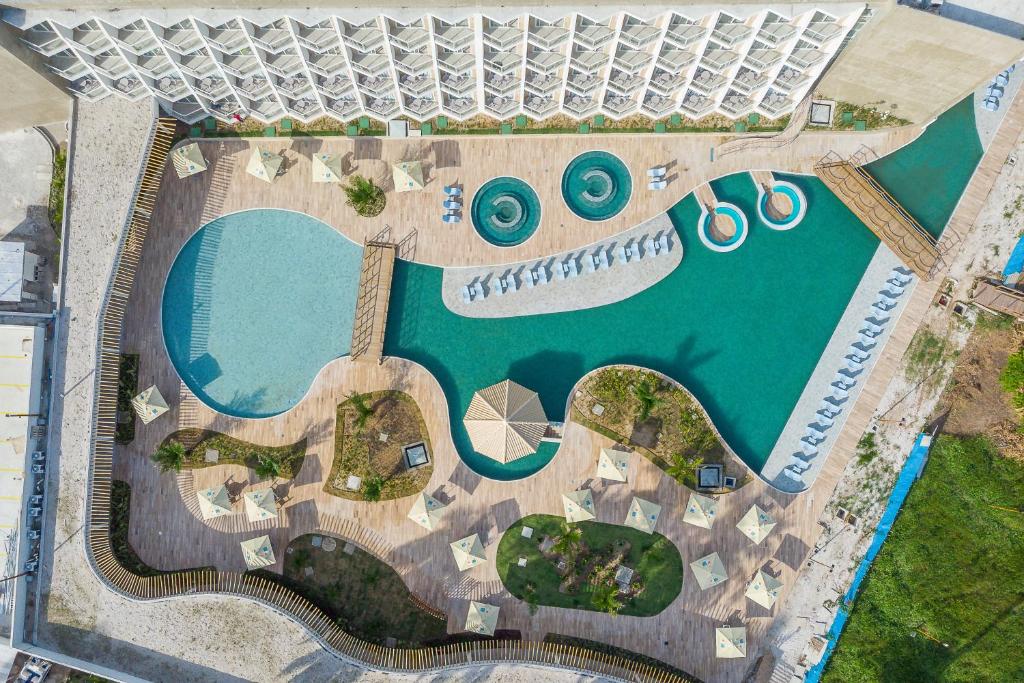 Uma vista da piscina em Maragogi Brisa Exclusive Hotel ou nos arredores
