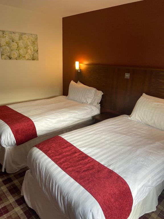 Scone Arms Hotel - Deluxe Twin Room
