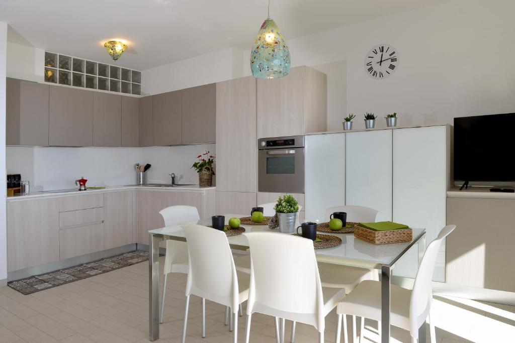 A kitchen or kitchenette at Residence Colorado Deluxe