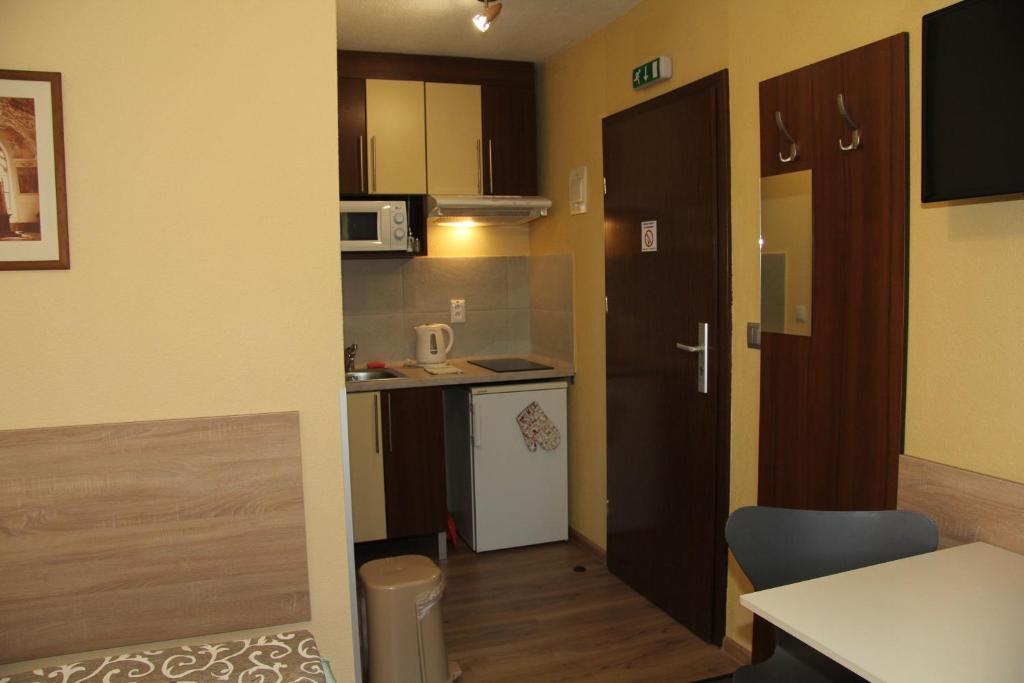 Kuchyň nebo kuchyňský kout v ubytování Apartmany Hujer