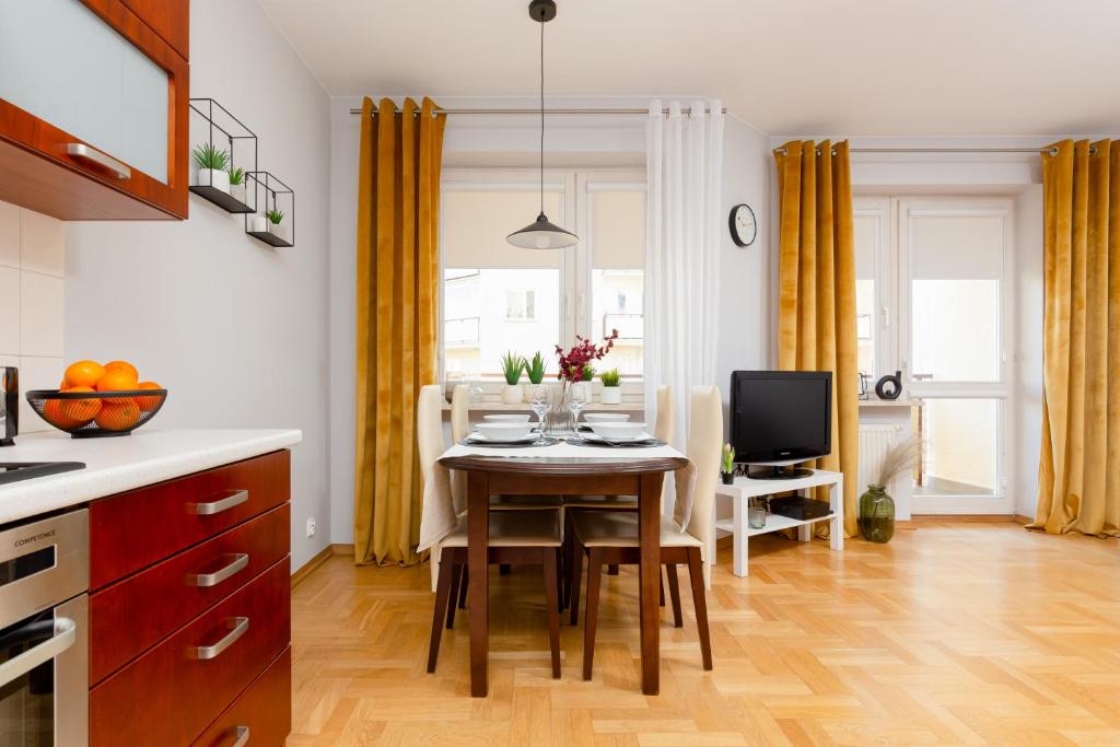 Kuchyňa alebo kuchynka v ubytovaní Mokotów Apartment Bluszczańska by Noclegi Renters