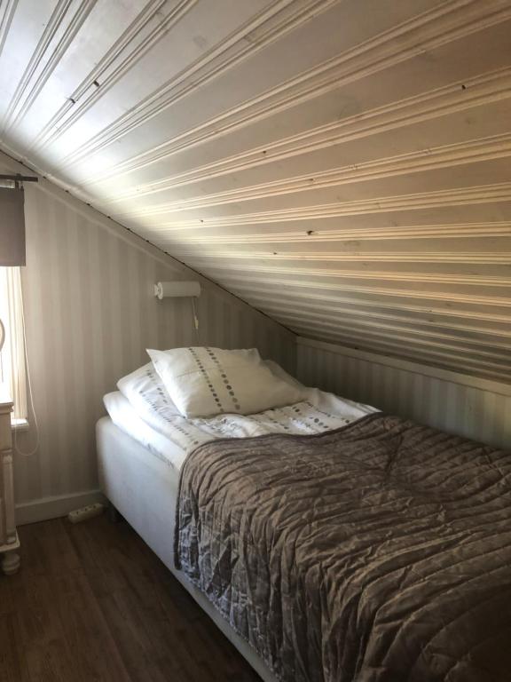 Säng eller sängar i ett rum på Gävle Järvsta nära Furuvik och centrala Gävle