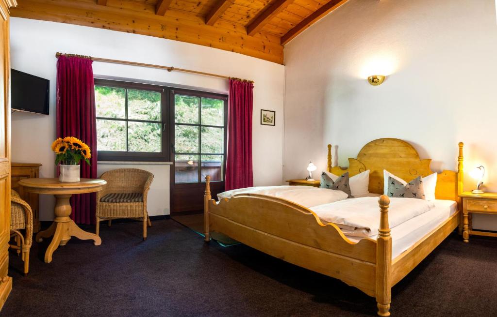 Postel nebo postele na pokoji v ubytování Landgasthof Sonnenhof