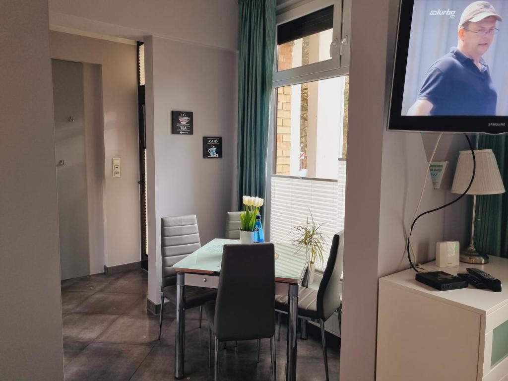 Televízia a/alebo spoločenská miestnosť v ubytovaní Apartament Turystyczna-blisko od morza