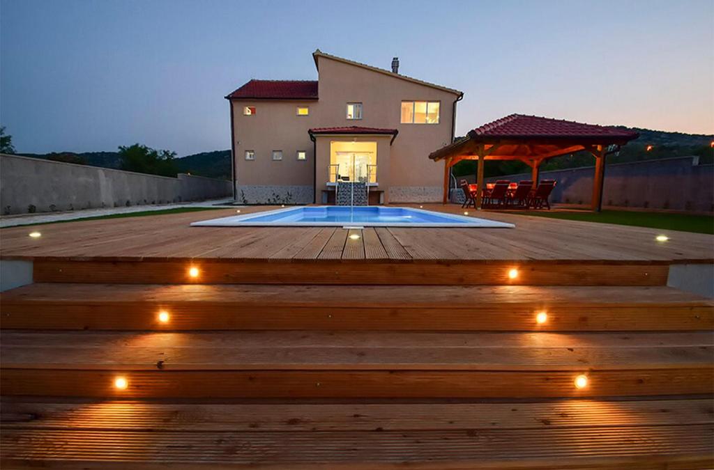 Πισίνα στο ή κοντά στο Villa JULIJA