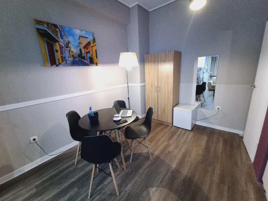 Posedenie v ubytovaní Ermou & Athinas Suites in Monastiraki