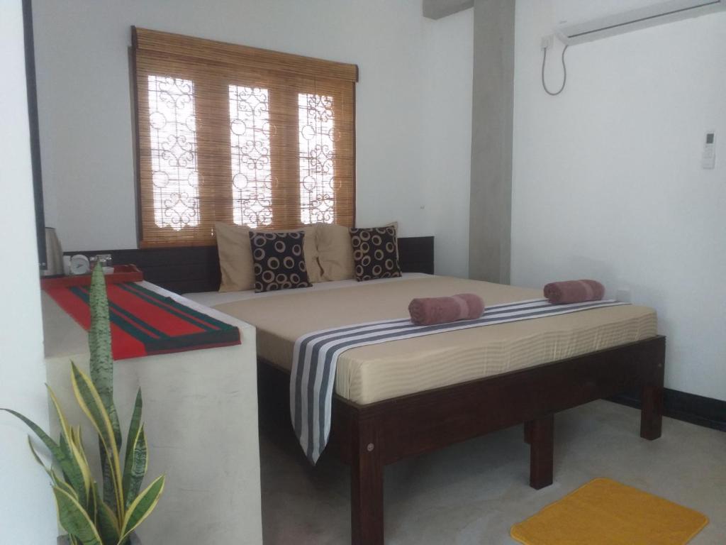 Green Wood Villa Negombo - Camera King Deluxe Con Vista Piscina