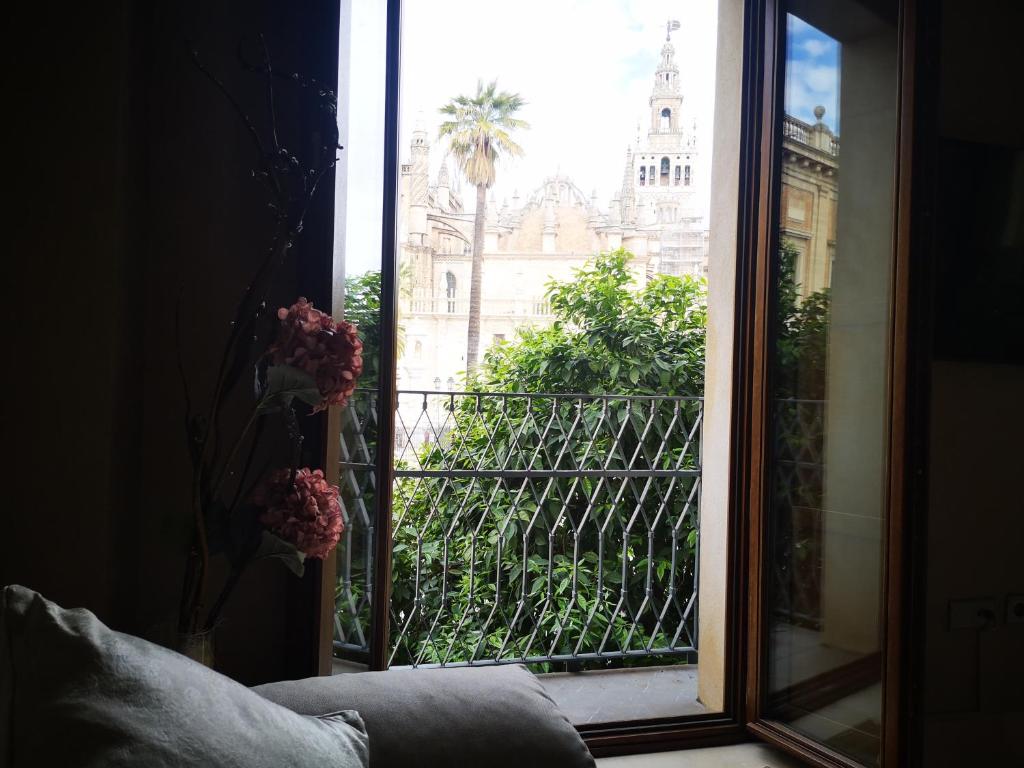 Luxury Apartment with views to Alcazar, Cathedral and Giralda ...