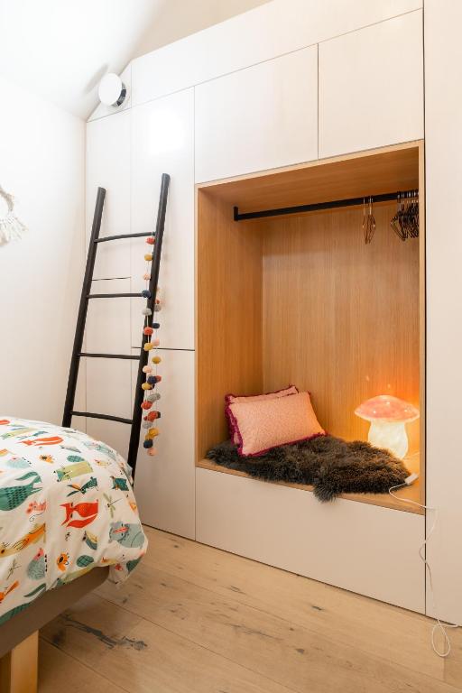 a childrens bedroom with a bunk bed and a ladder at Gîtesdesignemoi entre Design et émotion - la perle in Onhaye