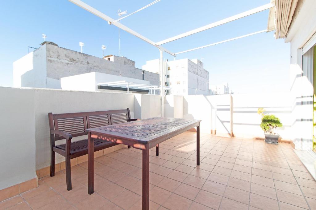 Apartamento con gran terraza cerca del mar en Puerto de ...