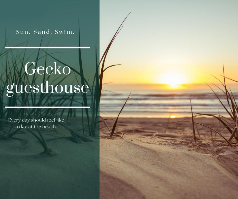 uma imagem de uma praia com as palavras cecola casa de hóspedes em Gecko guesthouse em Ágios Nikólaos
