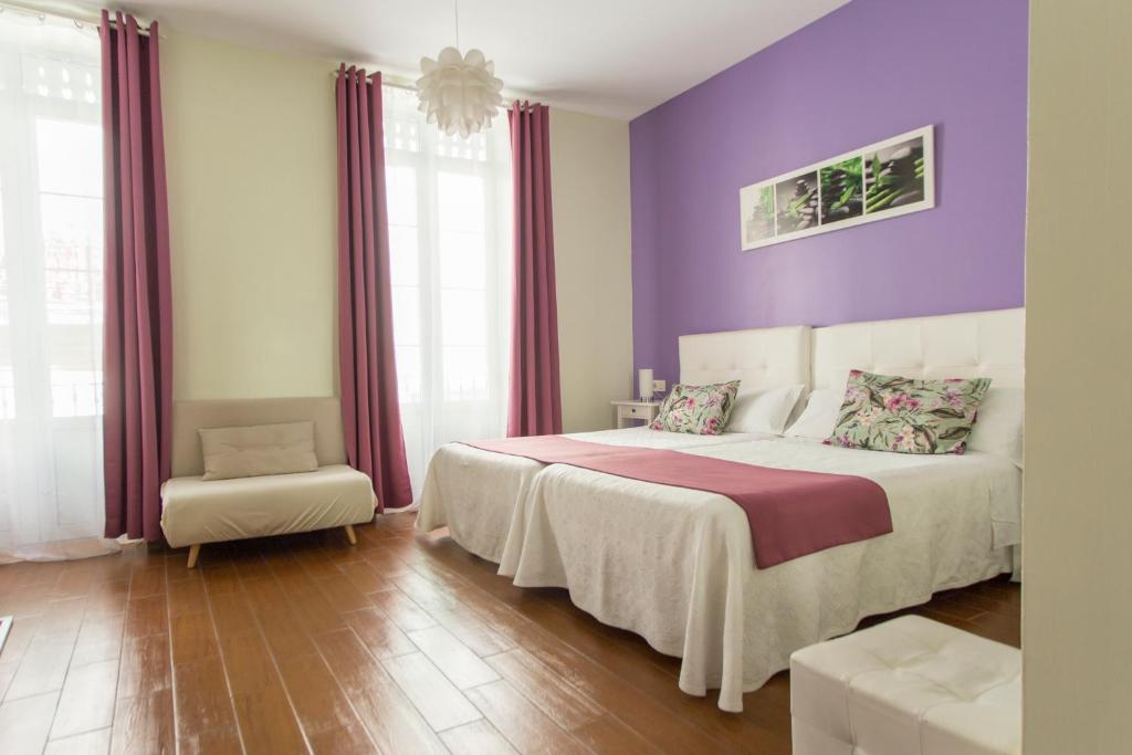 Postel nebo postele na pokoji v ubytování Habitaciones Amelia