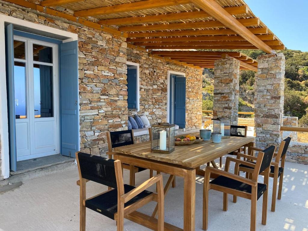 Patio nebo venkovní prostory v ubytování Blue Calm Luxury Villa in Sifnos