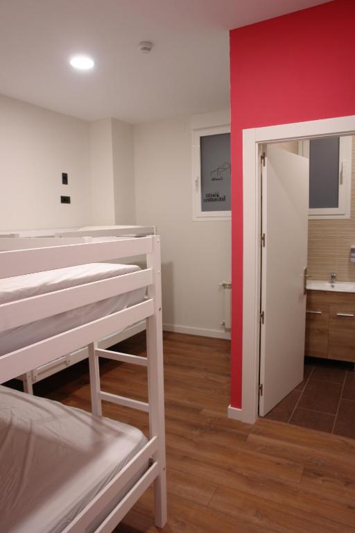 Łóżko lub łóżka w pokoju w obiekcie Hostel Trovadores